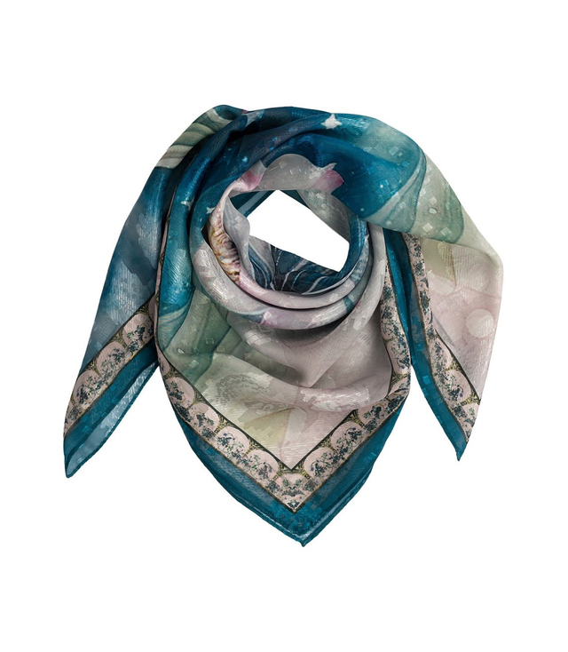 Elegant women's scarf with an insane 70x70 pattern