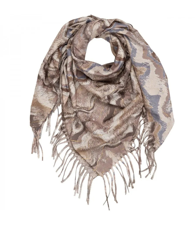 Wavy delicate pattern scarf with tassels