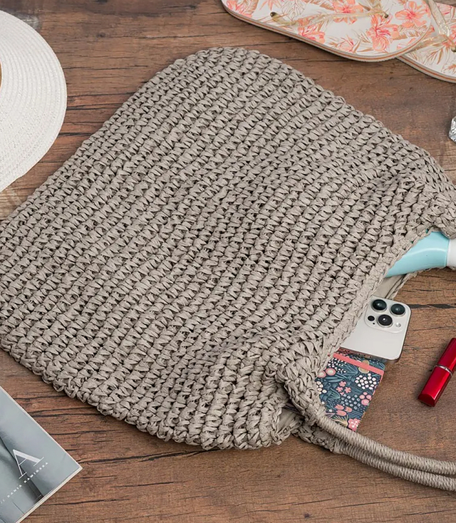 Large braided raffia shoulder bag 