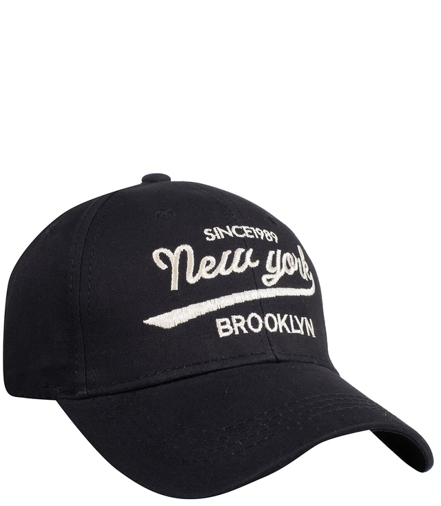 Embroidered baseball cap decorated with the inscription NEW YORK