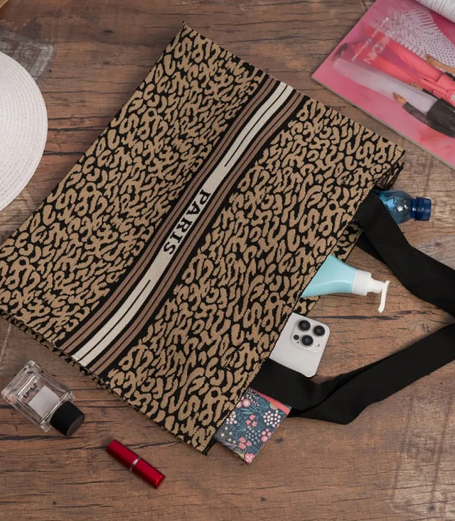 Stylish shopper bag with leopard print and PARIS lettering