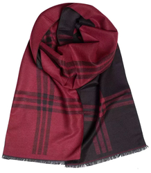 Men's scarf with tassels in patterns