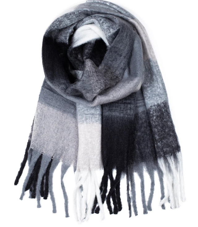 Warm scarf, checkered pattern, fluffy knit