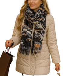 Women's scarf with geometric motif tassels
