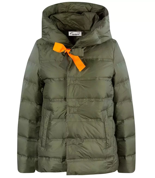 Short quilted transitional jacket with a hood