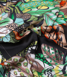 Chustka delikatna elegancka apaszka ozdobiona przepięknym wzorem