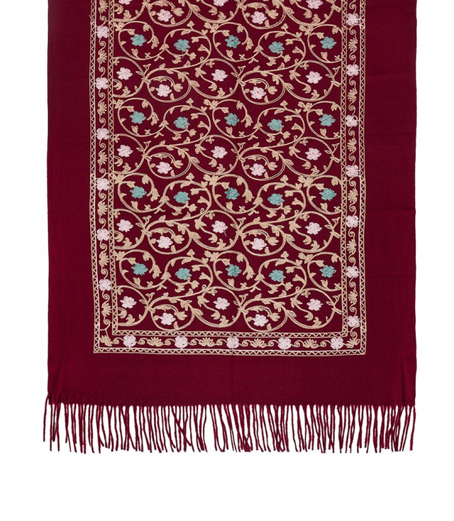 Women's patterned shawl with tassels 