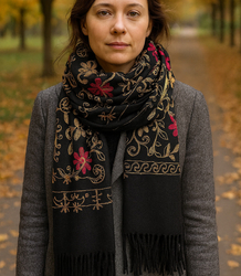 Women's folklore scarf with flower motif and tassels