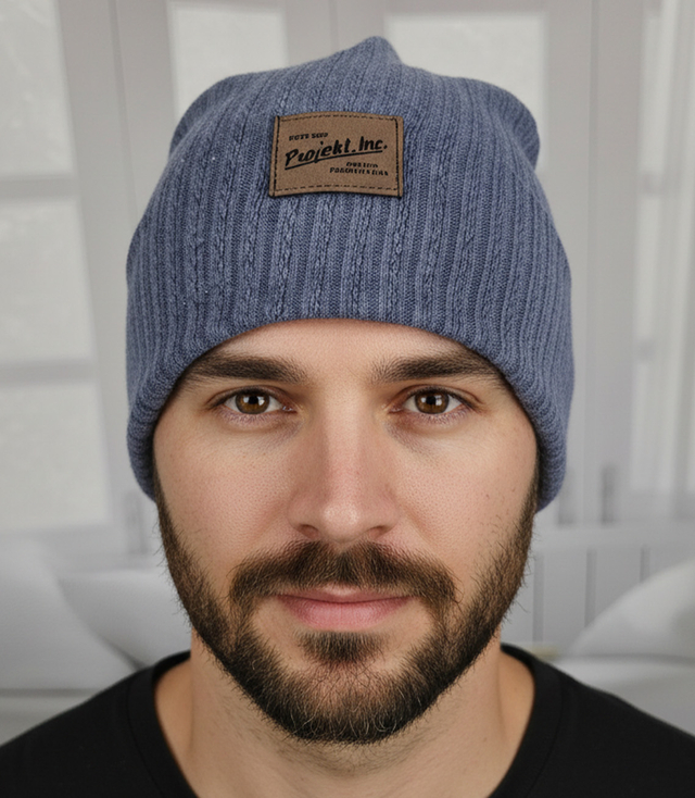 Dzianinowa czapka beanie z naszywką - styl i wygoda
