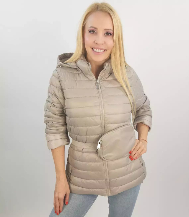 Short transitional quilted jacket with a sachet