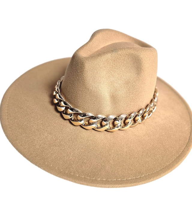 Elegant women's hat with a stylish chain