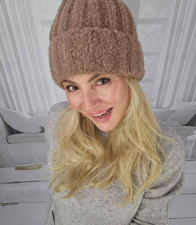 Stylowa damska czapka zimowa beanie