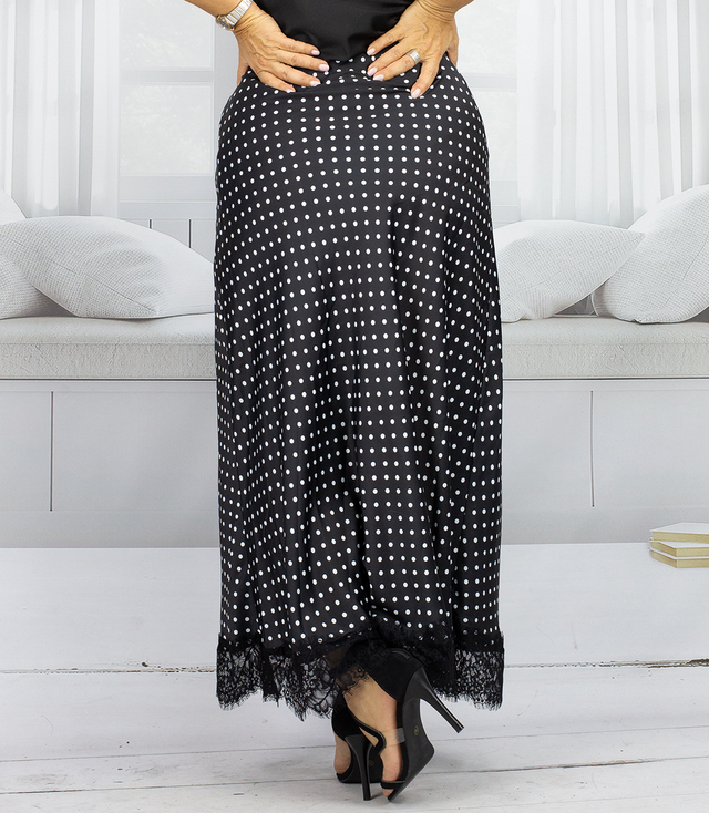 Stylish maxi skirt with lace peas