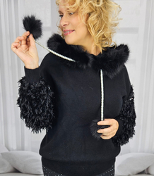 Warm sweater sweatshirt with hood, detachable fur and feathers BOMBAY