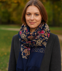 Szal damski folklorowy z kwiatowym haftem