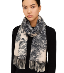 Women's scarf with floral motif and tassels elegant