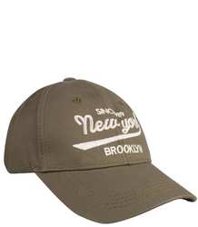 Embroidered baseball cap decorated with the inscription NEW YORK