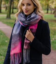 Szal damski z motywem tie-dye frędzle