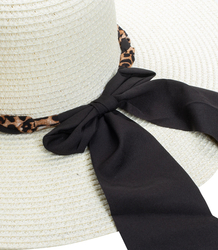 Fashionable large braided hat with bow and ribbon in leopard print