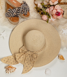 Elegant women's straw hat with hooks