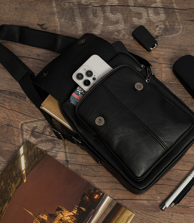 Men's SMALL rectangular padded bag elegant