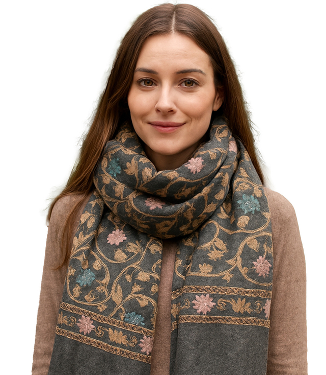 Women's patterned shawl with tassels 