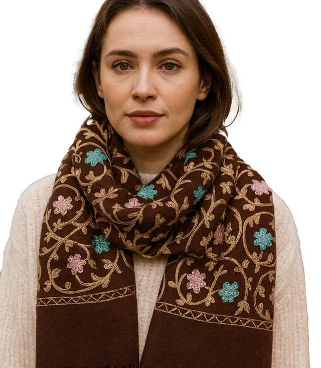 Wzorzysty szal damski z frędzlami 