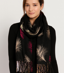 Elegant scarf with tassels