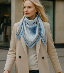 Elegant women's scarf with an insane 70x70 pattern