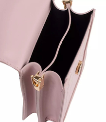 Mała torebka saszetka z klapą pikowany przód