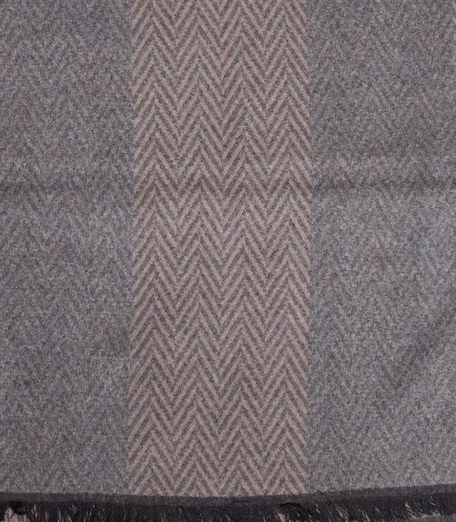 Men's scarf with tassels in patterns