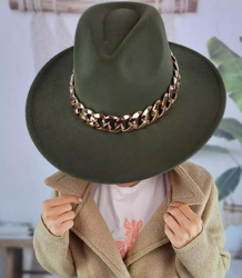 Elegant women's hat with a stylish chain