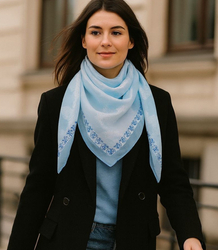 Elegant women's scarf with an insane 70x70 pattern