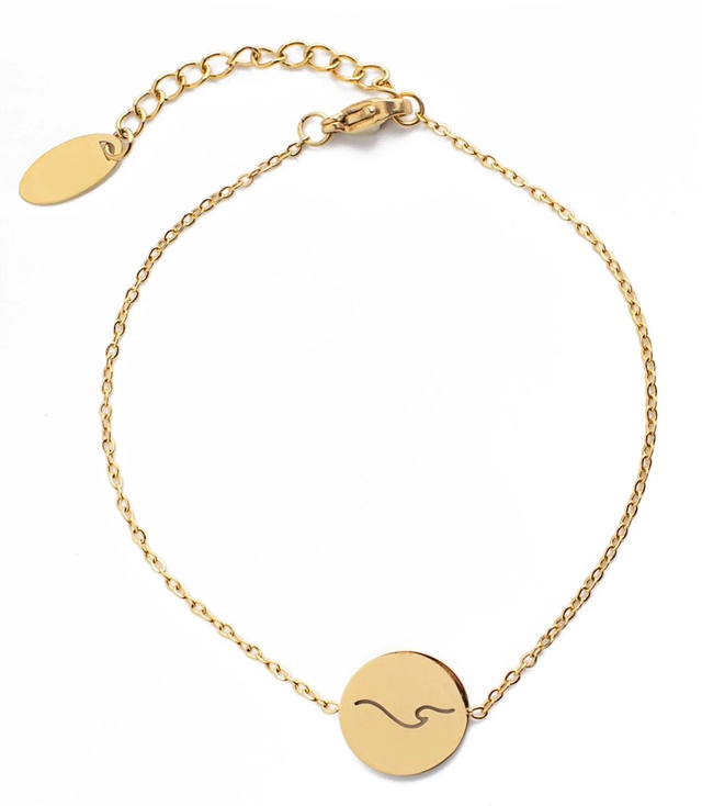 Gold bracelet with a round pendant with a wave
