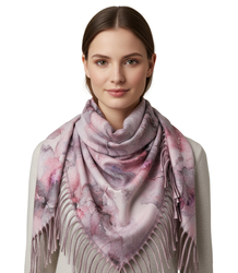 Delikatna elegancka kobieca chusta szal z frędzlami