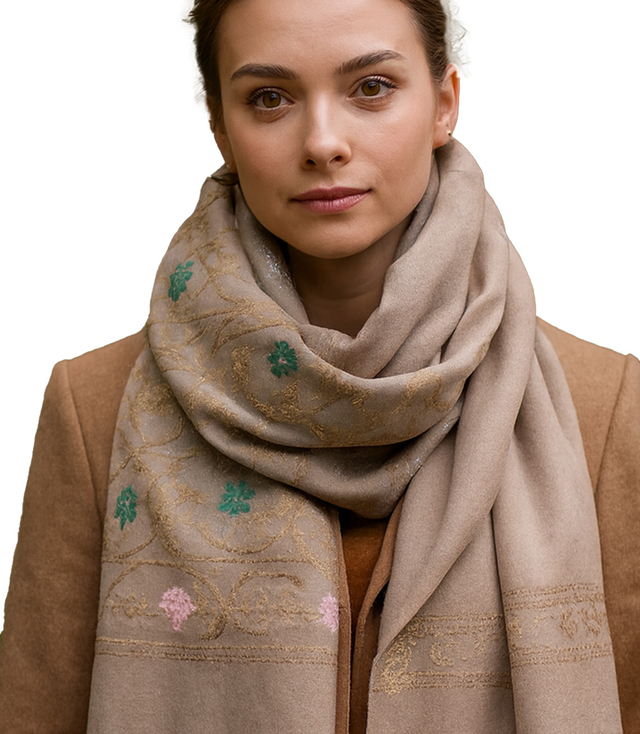 Women's patterned shawl with tassels 