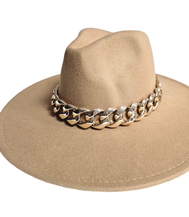 Elegant women's hat with a stylish chain