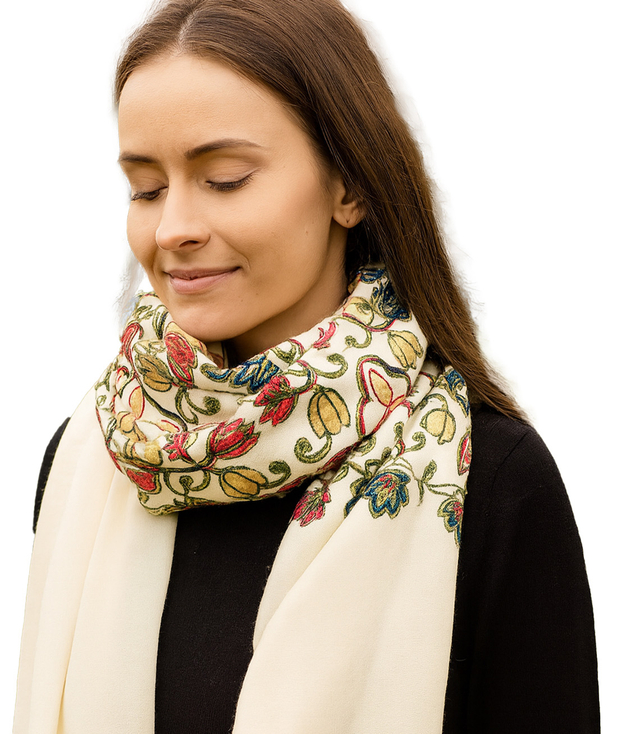 Women's scarf with embroidered pattern and tassels