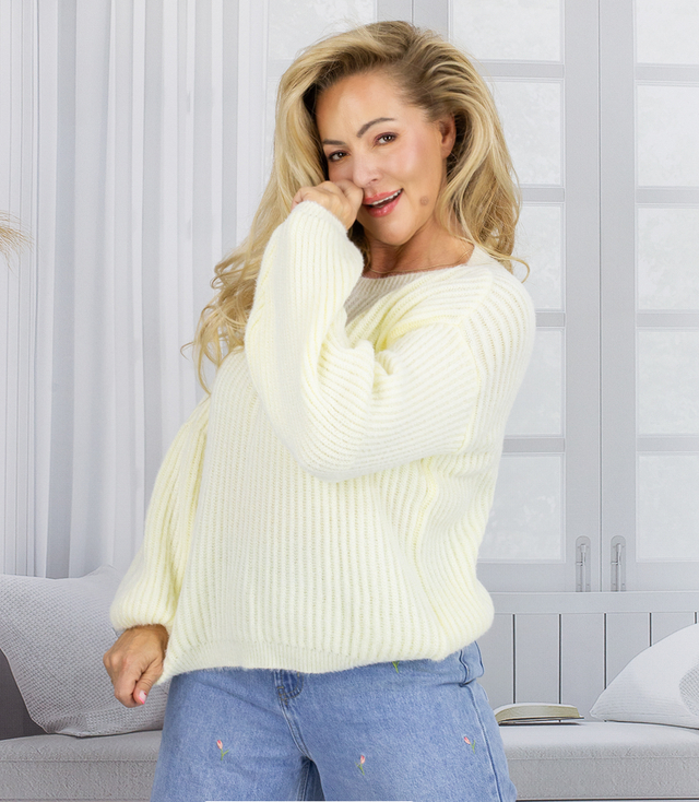 Striped sweater made of soft puffy sleeve material