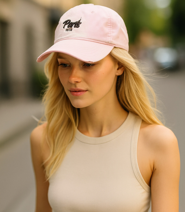 Czapka z daszkiem z ozdobną naszywką PARIS UNISEX