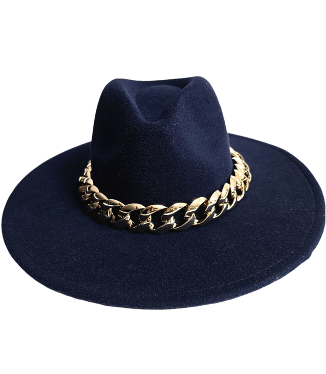 Elegant women's hat with a stylish chain