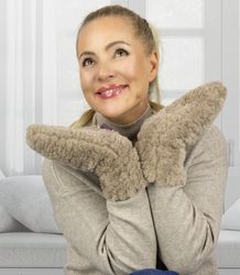 Women's gloves with soft sheepskin fur