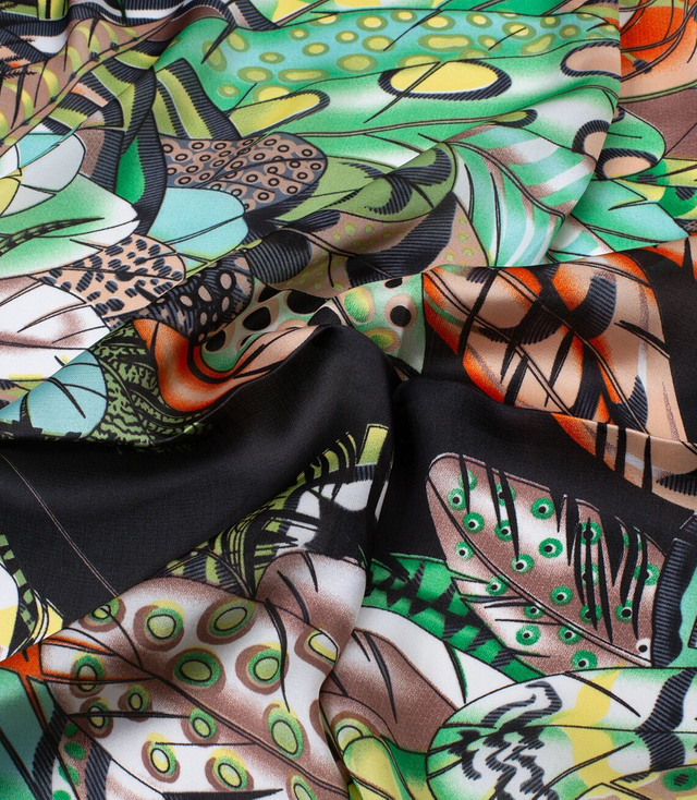 Chustka delikatna elegancka apaszka ozdobiona przepięknym wzorem