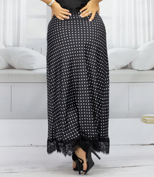 Stylish maxi skirt with lace peas