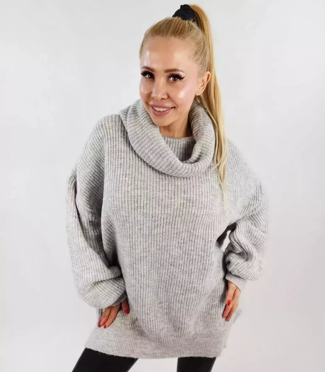 Smooth loose oversize turtleneck sweater