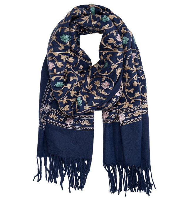 Women's patterned shawl with tassels 