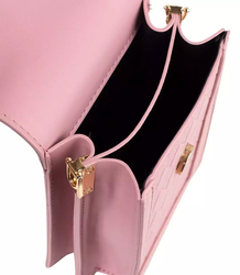 Small sachet bag with flap and quilted front