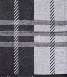 Men's scarf with tassels in patterns