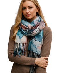 Elegant scarf with tassels