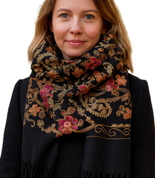 Szal damski folklorowy z kwiatowym haftem